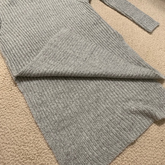 AVAIL AFTER 12/4 Turtle neck / cowl neck sweater - Picture 4 of 7